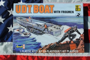 Revell 85-0313 U.D.T.BOAT with Frogmen